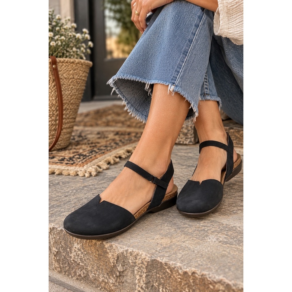 Dansko Rowan Backstrap Sandals Women's 41 Black Nubuck Leather V Notch Comfort